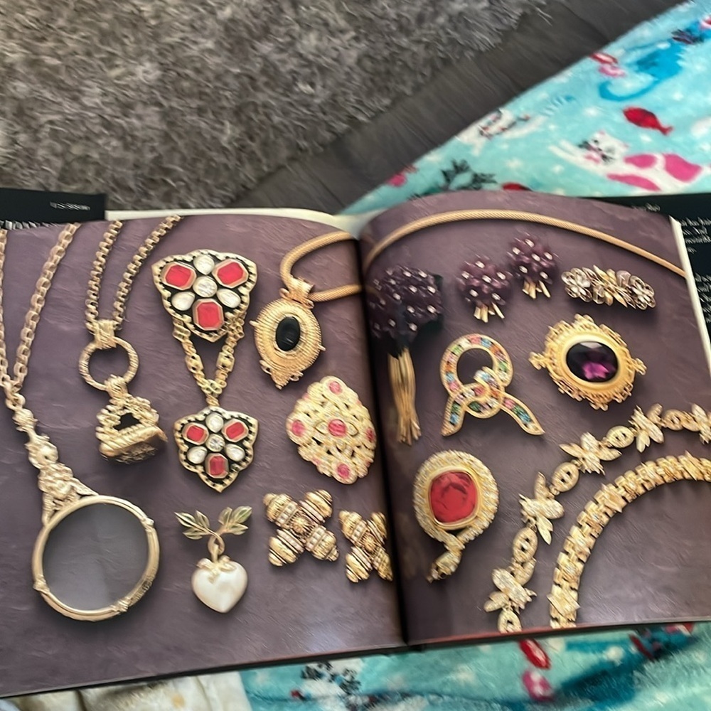 Joan Rivers Jewelry Collection book - Picture 8 of 10